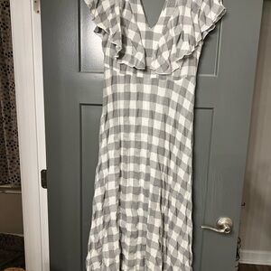 Suzanne Betro Gray and White Ruffled  Maxi Dress size Large